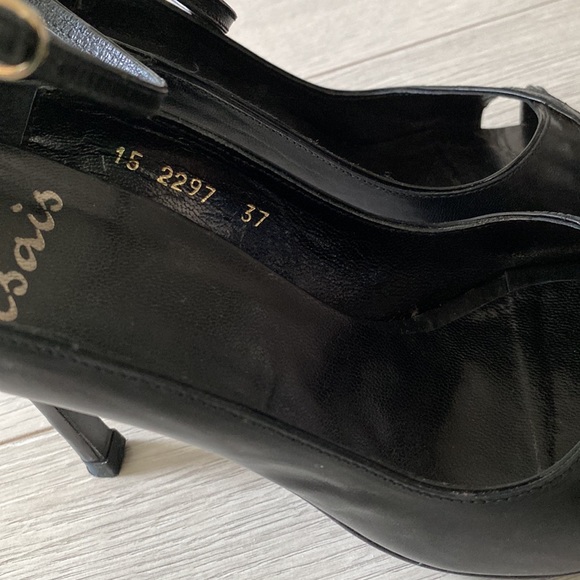 Black leather open toe heels for holiday outfit - Picture 4 of 7